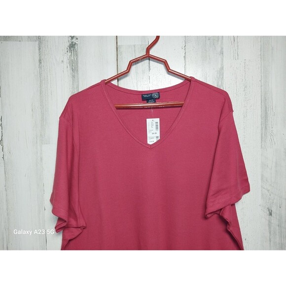 Venezia 26/28 Red V Neck Short Sleeve Tee NWT - Picture 2 of 6